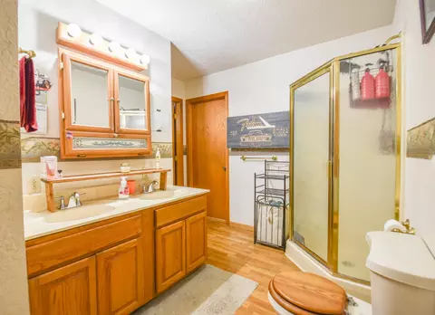 Bath - 1085 Wolf Rd, Reading, MI 49274 photo 2 of 3