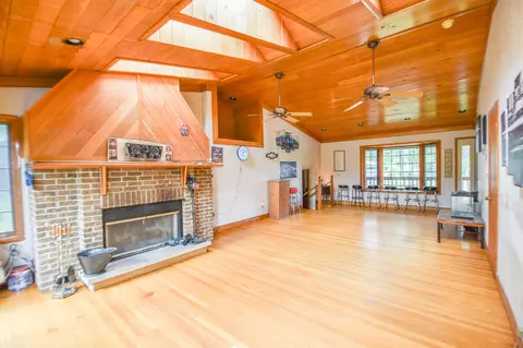 Living - 1085 Wolf Rd, Reading, MI 49274 photo 3 of 6