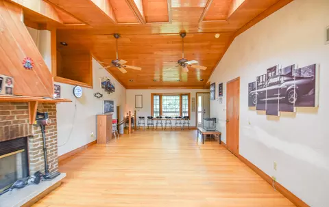 Living - 1085 Wolf Rd, Reading, MI 49274 photo 4 of 6