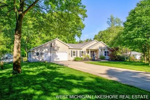 3260 Lorrimar Ln, Saugatuck, MI 49453