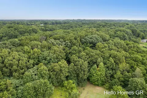 View/Area - 8000 Cascade Rd SE, Ada, MI 49301 photo 8 of 10