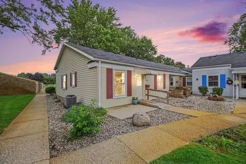 644 Village Ln #90, Jenison, MI 49428