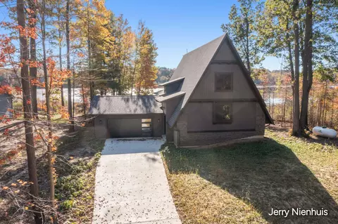 3732 Schermerhorn Lake Dr, Allegan, MI 49010