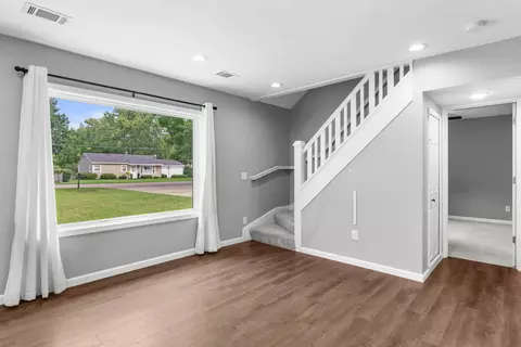 Living - 145 Falcon Rd, Jackson, MI 49202 photo 2 of 3