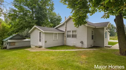 Exterior - 417 W Main St, Stanton, MI 48888 photo 5 of 6