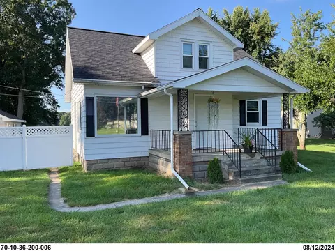 210 Fennessy Dr, Grand Rapids, MI 49534