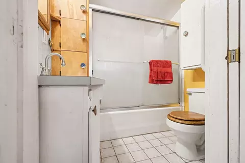 Bath - 28598 68th St, Covert, MI 49043 photo 1 of 1