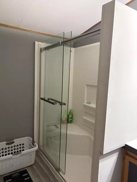 Bath - 1455 Eldon Ct, Gladwin, MI 48624 photo 3 of 7