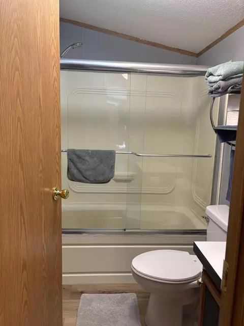 Bath - 1455 Eldon Ct, Gladwin, MI 48624 photo 1 of 7
