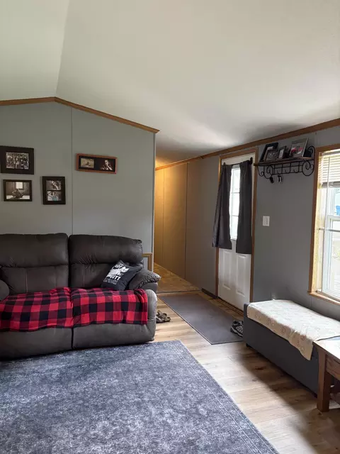 Entry Way - 1455 Eldon Ct, Gladwin, MI 48624 photo 2 of 3