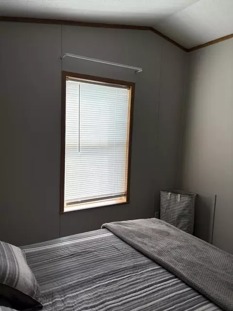 Bedroom - 1455 Eldon Ct, Gladwin, MI 48624 photo 3 of 7