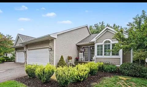 2017 Blue Bell Way, Grand Rapids, MI 49504