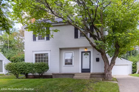 1126 Kenesaw Dr SE, East Grand Rapids, MI 49506