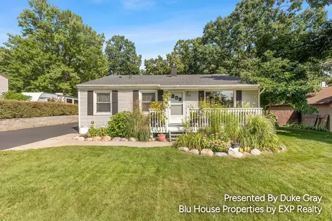 5228 Larkin Ave NE, Comstock Park, MI 49321