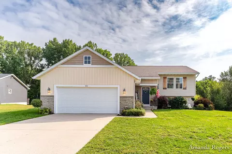 Exterior - 810 School Bell Ct, Belding, MI 48809 photo 3 of 7