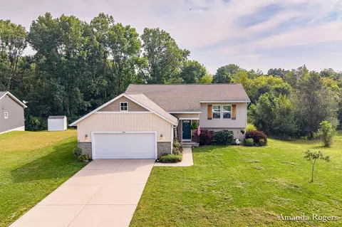 Exterior - 810 School Bell Ct, Belding, MI 48809 photo 7 of 7