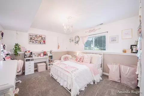 Bedroom - 810 School Bell Ct, Belding, MI 48809 photo 4 of 7