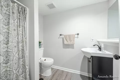 Bath - 810 School Bell Ct, Belding, MI 48809 photo 3 of 3