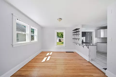 Living - 610 N State St, Jackson, MI 49202 photo 5 of 6