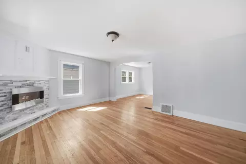 Living - 610 N State St, Jackson, MI 49202 photo 3 of 6