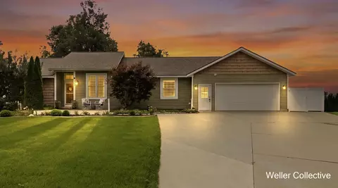 1924 Cedarbrook Dr, Jenison, MI 49428