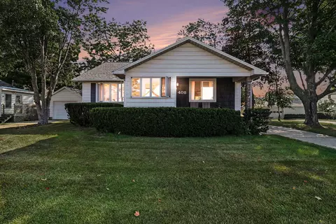 408 N Lewis St, Ludington, MI 49431