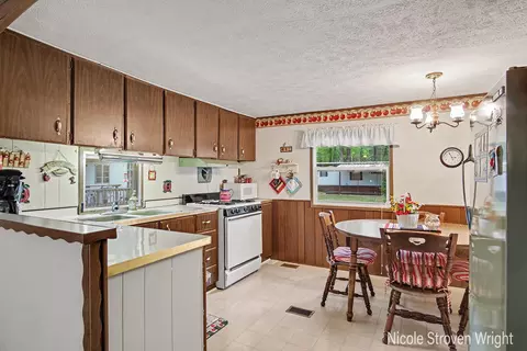 1530 Wolf Lake Dr, Baldwin, MI 49304 photo 7