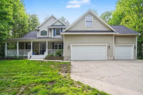 6400 Boulder Dr, Norton Shores, MI 49444