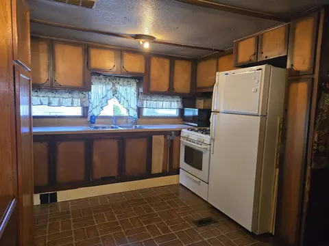 Kitchen - 7991 Ivan Dr, Parma, MI 49269 photo 2 of 4