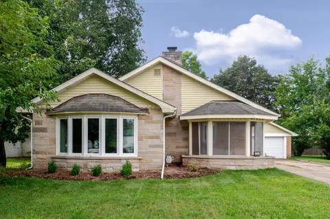 214 Cedar St, Paw Paw, MI 49079