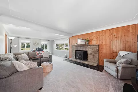 Living - 7621 Coon Hill Rd, Munith, MI 49259 photo 3 of 6