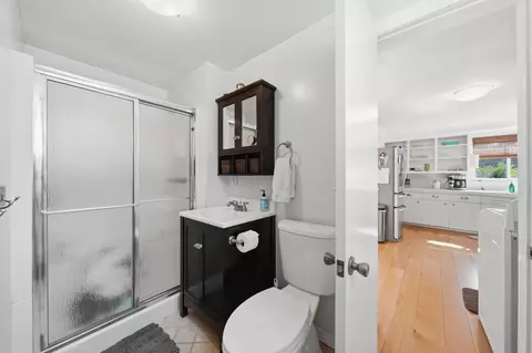Bath - 7621 Coon Hill Rd, Munith, MI 49259 photo 1 of 3
