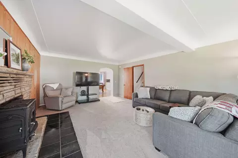Living - 7621 Coon Hill Rd, Munith, MI 49259 photo 1 of 6