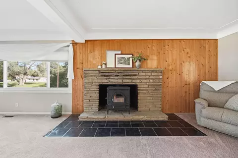 Living - 7621 Coon Hill Rd, Munith, MI 49259 photo 5 of 6