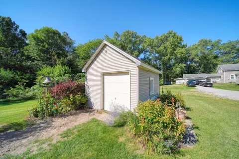 Exterior - 7621 Coon Hill Rd, Munith, MI 49259 photo 7 of 27