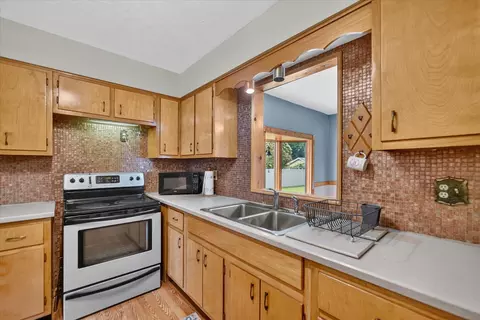 Kitchen - 3124 Earl Dr, Spring Arbor, MI 49283 photo 3 of 4