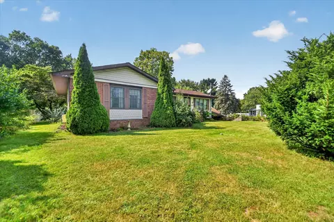 Exterior - 3124 Earl Dr, Spring Arbor, MI 49283 photo 2 of 14