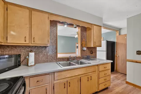 Kitchen - 3124 Earl Dr, Spring Arbor, MI 49283 photo 2 of 4