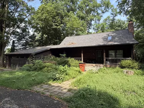 3035 3 Mile Rd NE, Grand Rapids, MI 49525