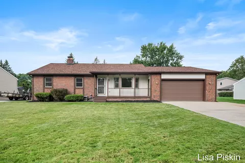 2641 Heathcliff St SE, Grand Rapids, MI 49546