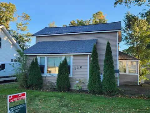 130 E Sycamore St, Wayland, MI 49348