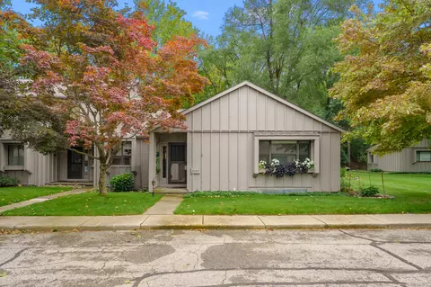 3747 Cedaridge Rd, Kalamazoo, MI 49008