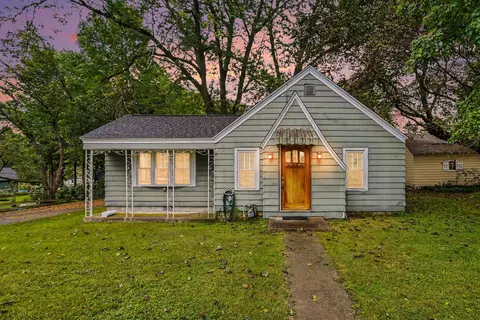 3915 M-140, Watervliet, MI 49098