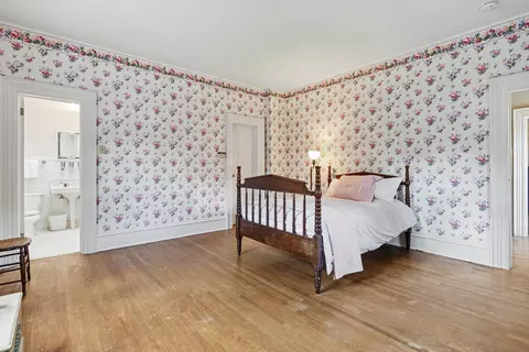 Bedroom - 313 W Front St, Buchanan, MI 49107 photo 5 of 7
