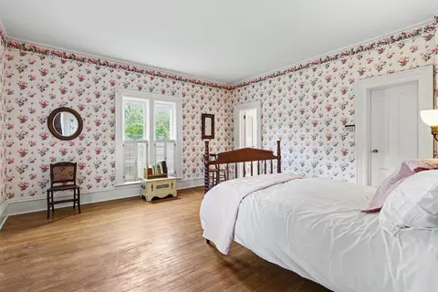 Bedroom - 313 W Front St, Buchanan, MI 49107 photo 4 of 7
