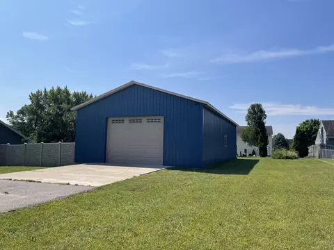 619 Twin Hills Dr, Watervliet, MI 49098