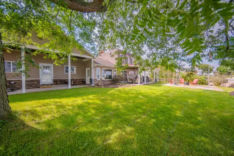Exterior - 5065 Pine Dr, Jackson, MI 49201 photo 7 of 9