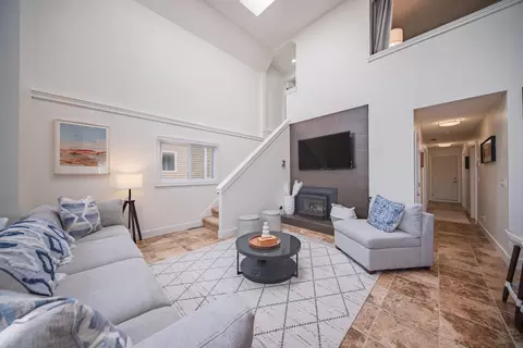 Living - 5065 Pine Dr, Jackson, MI 49201 photo 1 of 4