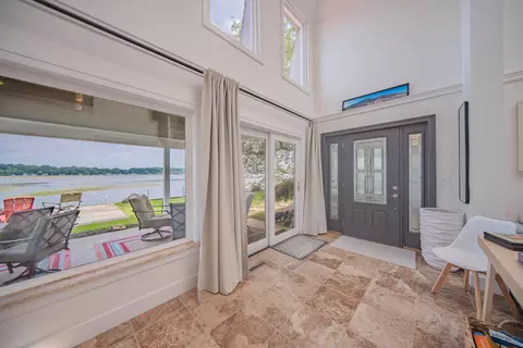 Entry Way - 5065 Pine Dr, Jackson, MI 49201 photo 4 of 4