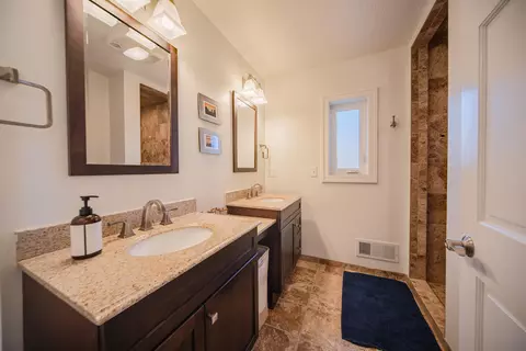 Bath - 5065 Pine Dr, Jackson, MI 49201 photo 1 of 5